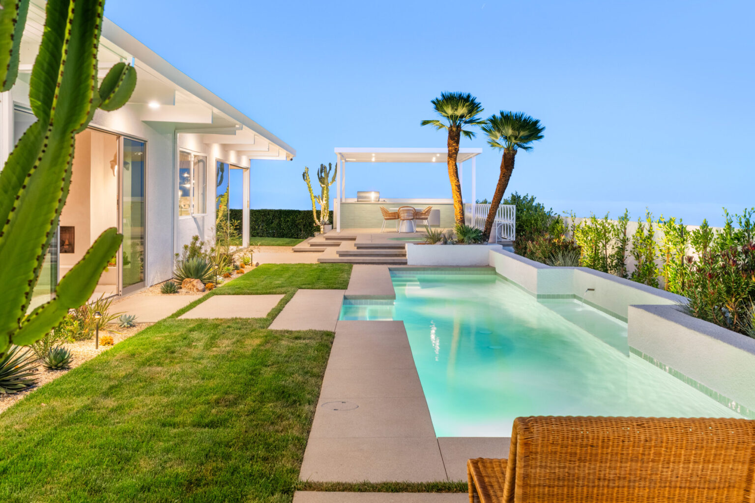 Elegant Mid-Century Retreat with Stunning Ocean Views in Pacific Palisades